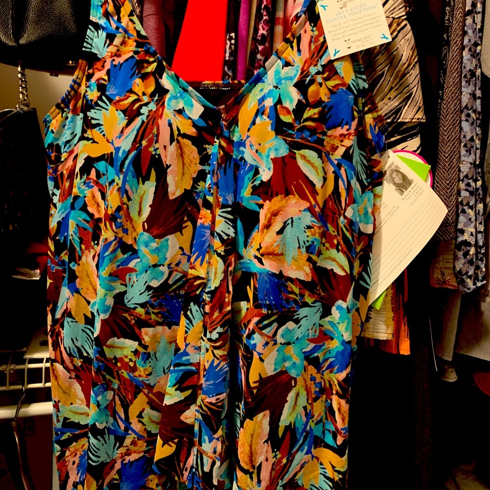 Cute swim top! Flowy comfy..